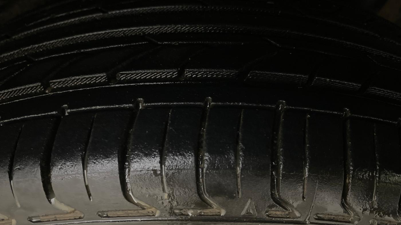 2014 Honda Brio VX AT, Petrol, Automatic, 40,517 km, Left Rear Tyre Tread