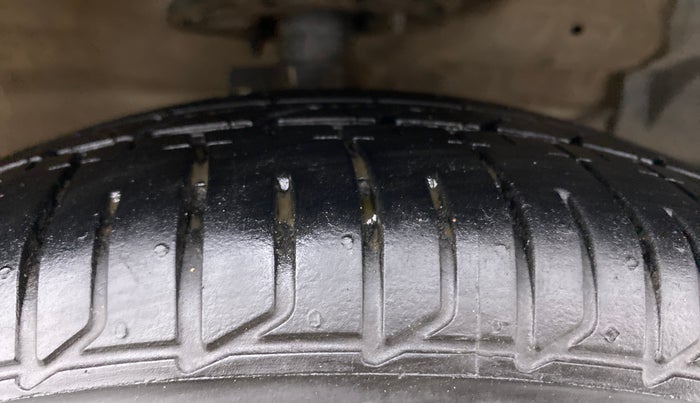 2015 Maruti Ciaz ZXI AMT, Petrol, Automatic, 90,118 km, Right Front Tyre Tread