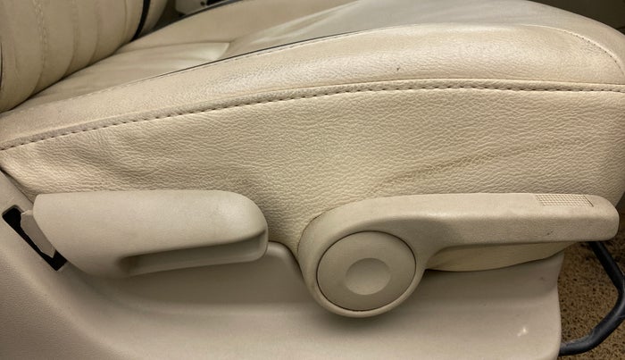 2015 Maruti Ciaz ZXI AMT, Petrol, Automatic, 90,118 km, Driver Side Adjustment Panel