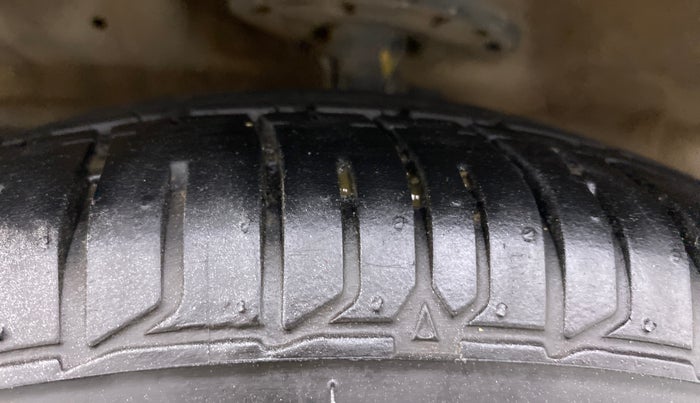 2015 Maruti Ciaz ZXI AMT, Petrol, Automatic, 90,118 km, Left Front Tyre Tread