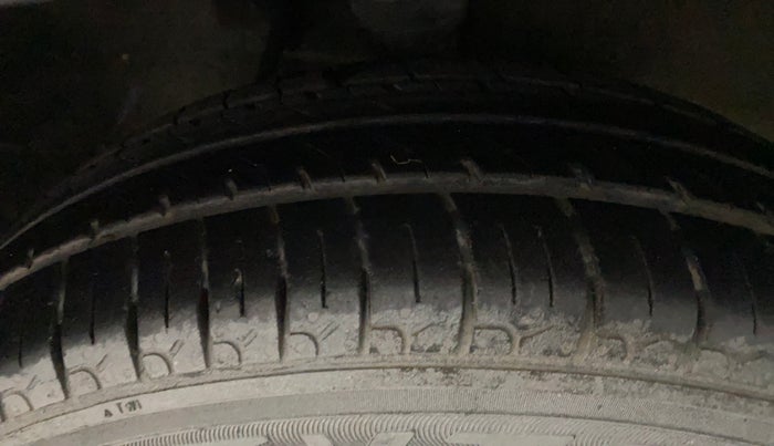 2013 Maruti Alto 800 LXI, Petrol, Manual, 39,801 km, Right Front Tyre Tread