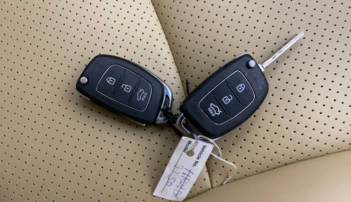 2017 Hyundai Verna 1.6 VTVT SX, Petrol, Manual, 1,09,091 km, Key Close Up