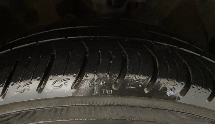2017 Hyundai Verna 1.6 VTVT SX, Petrol, Manual, 1,09,091 km, Right Front Tyre Tread