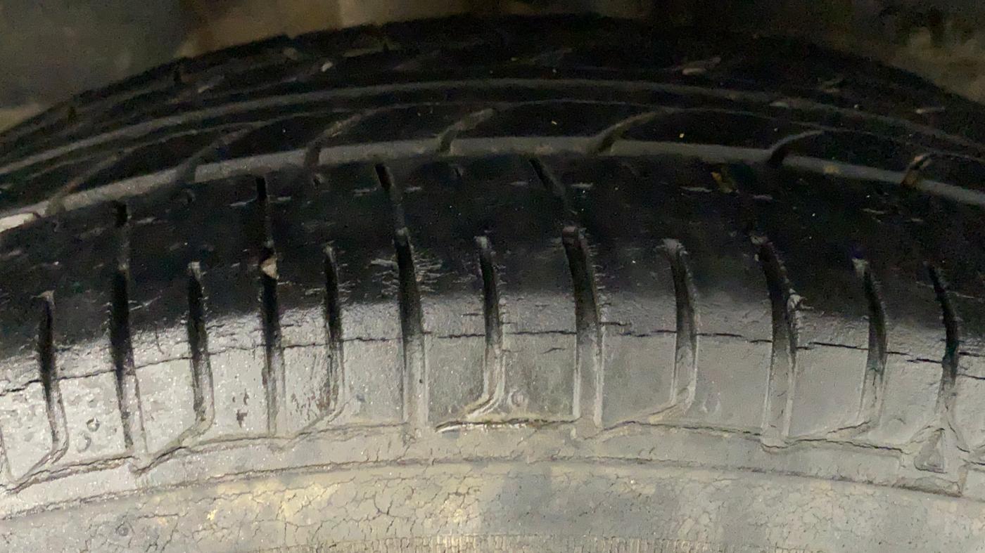 2017 Tata Tiago XE PETROL, Petrol, Manual, 43,483 km, Right Rear Tyre Tread