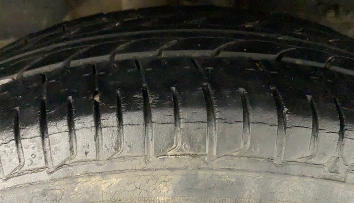 2017 Tata Tiago XE PETROL, Petrol, Manual, 43,483 km, Right Rear Tyre Tread
