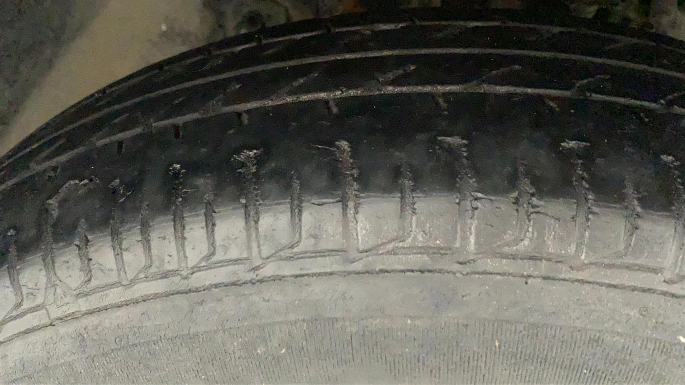 2017 Tata Tiago XE PETROL, Petrol, Manual, 43,483 km, Right Front Tyre Tread