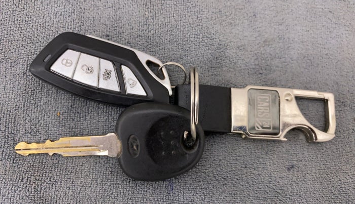 2020 Hyundai NEW SANTRO MAGNA CNG, CNG, Manual, 19,016 km, Key Close Up