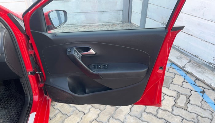 2019 Volkswagen Polo HIGHLINE PLUS 1.0, Petrol, Manual, 1,23,914 km, Driver Side Door Panels Control