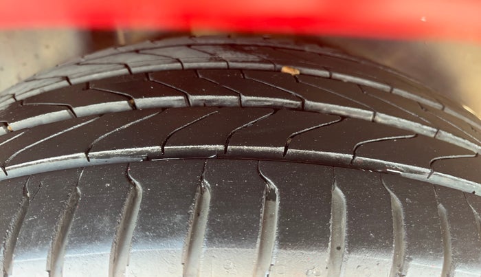 2019 Volkswagen Polo HIGHLINE PLUS 1.0, Petrol, Manual, 1,23,914 km, Right Rear Tyre Tread