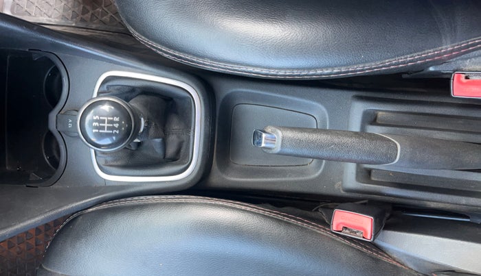 2019 Volkswagen Polo HIGHLINE PLUS 1.0, Petrol, Manual, 1,23,914 km, Gear Lever