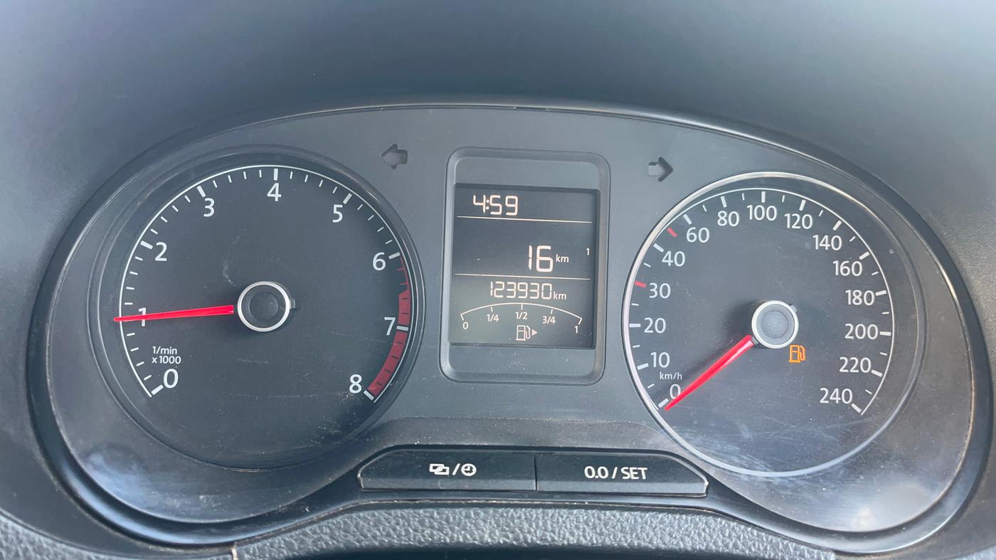 2019 Volkswagen Polo HIGHLINE PLUS 1.0 16 ALLOY, Petrol, Manual, 1,23,914 km, Odometer Image