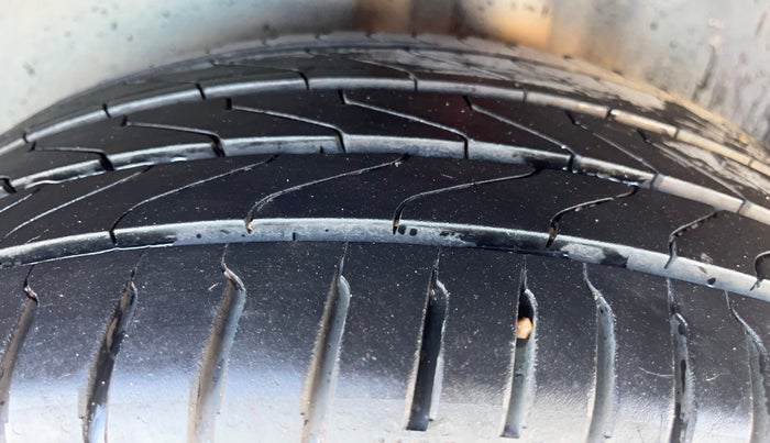 2019 Volkswagen Polo HIGHLINE PLUS 1.0, Petrol, Manual, 1,23,914 km, Left Rear Tyre Tread