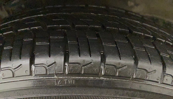 2014 Maruti Alto K10 LXI, Petrol, Manual, 19,023 km, Left Front Tyre Tread