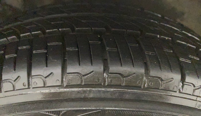2014 Maruti Alto K10 LXI, Petrol, Manual, 19,023 km, Right Front Tyre Tread