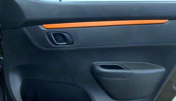 2019 Renault Kwid RXT 1.0 EDITION, CNG, Manual, 56,055 km, Driver Side Door Panels Control