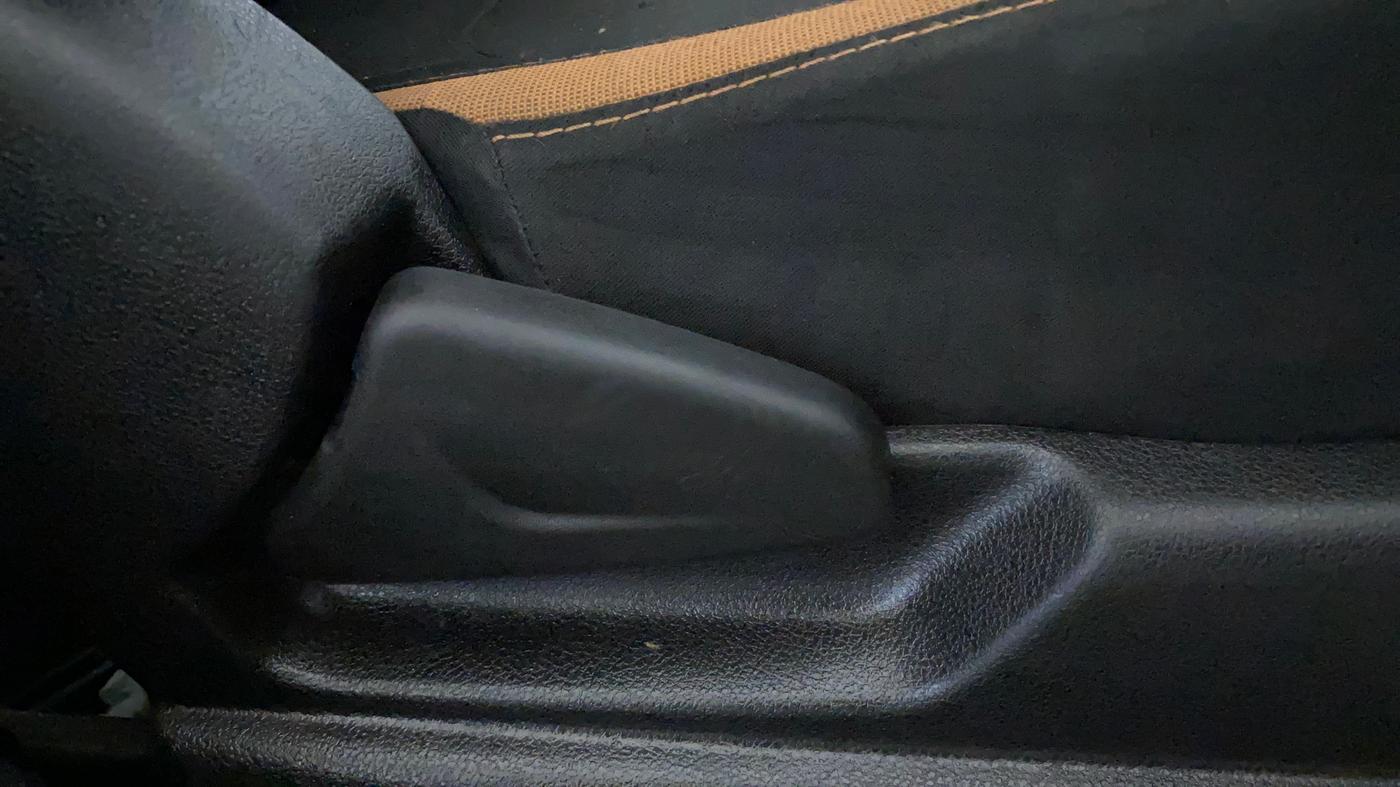 2019 Renault Kwid RXT 1.0 EDITION, CNG, Manual, 56,193 km, Driver Side Adjustment Panel