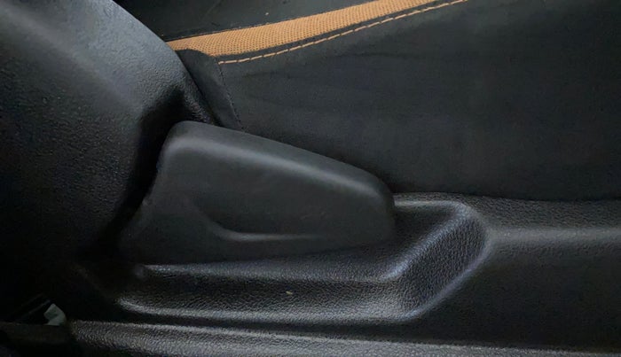 2019 Renault Kwid RXT 1.0 EDITION, CNG, Manual, 56,055 km, Driver Side Adjustment Panel