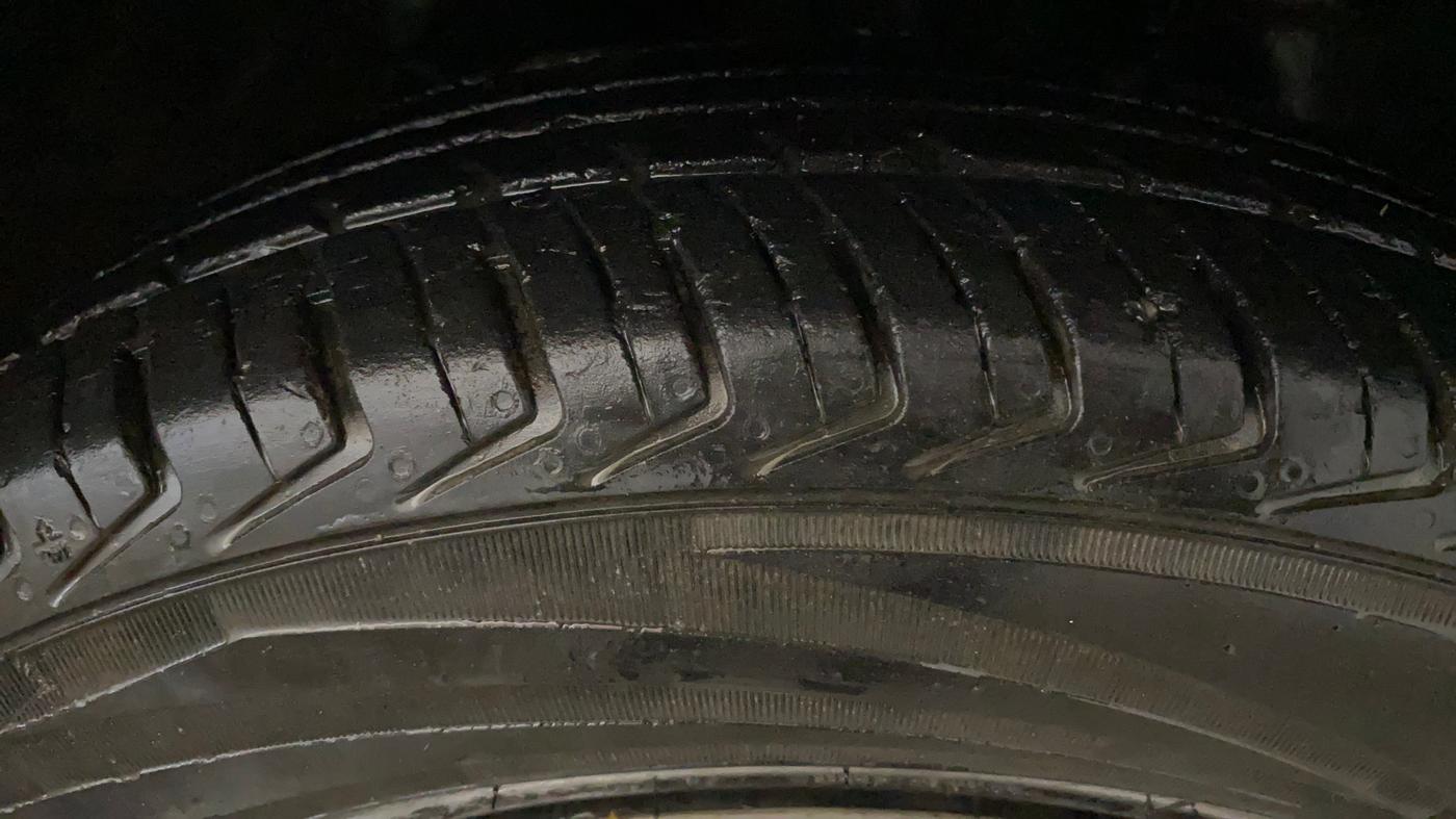 2019 Renault Kwid RXT 1.0 EDITION, CNG, Manual, 56,193 km, Right Front Tyre Tread