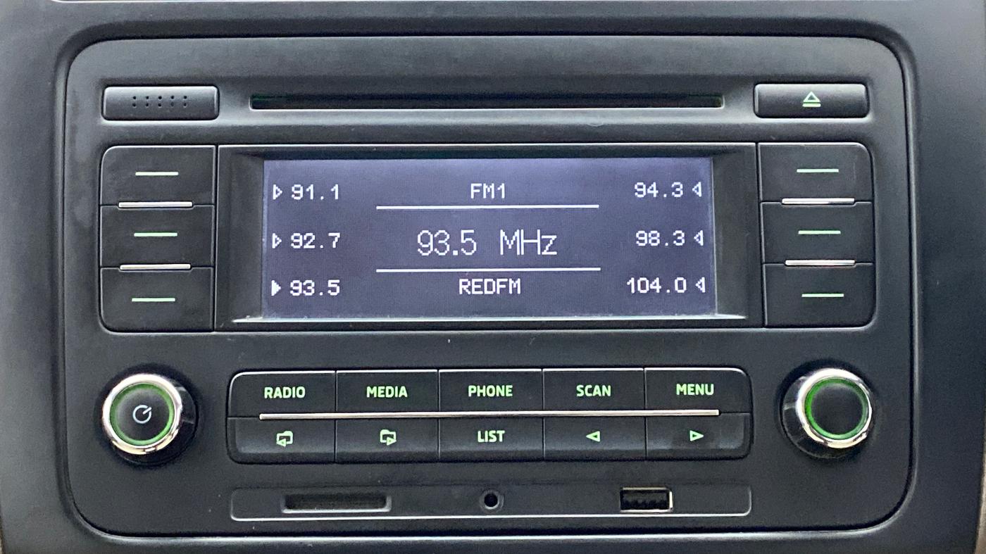 2014 Skoda Rapid ELEGANCE 1.6 MPFI MT, Petrol, Manual, 53,750 km, Infotainment System