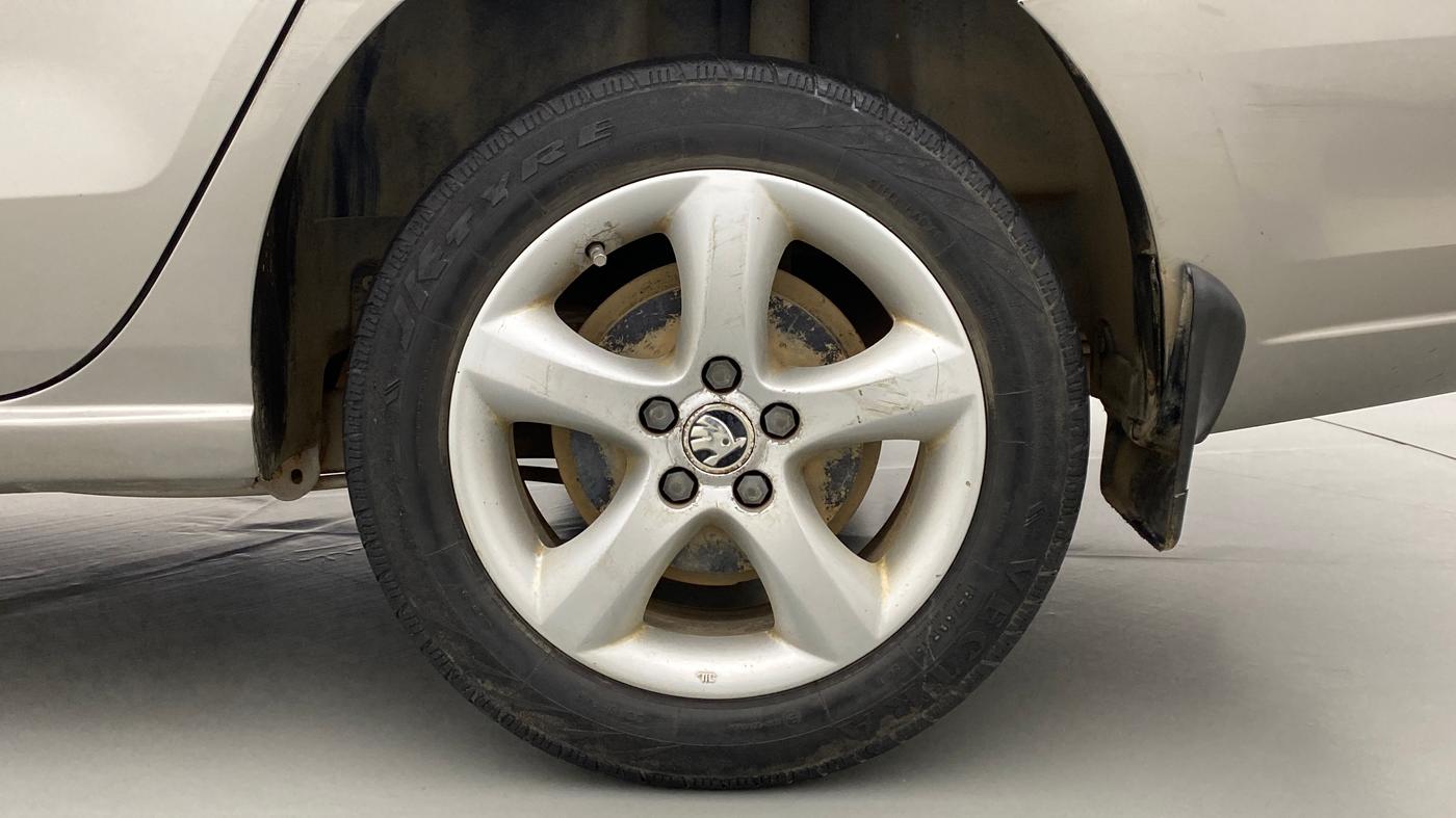 2014 Skoda Rapid ELEGANCE 1.6 MPFI MT, Petrol, Manual, 53,750 km, Left Rear Wheel