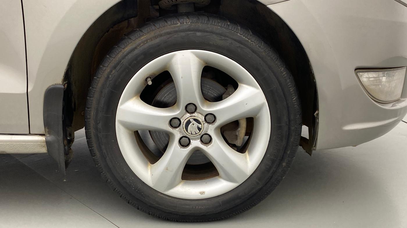 2014 Skoda Rapid ELEGANCE 1.6 MPFI MT, Petrol, Manual, 53,750 km, Right Front Wheel