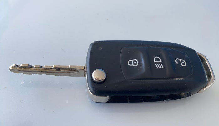 2017 Tata Tiago XZ PETROL, Petrol, Manual, 65,421 km, Key Close Up