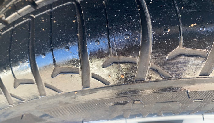 2017 Tata Tiago XZ PETROL, Petrol, Manual, 65,421 km, Right Rear Tyre Tread