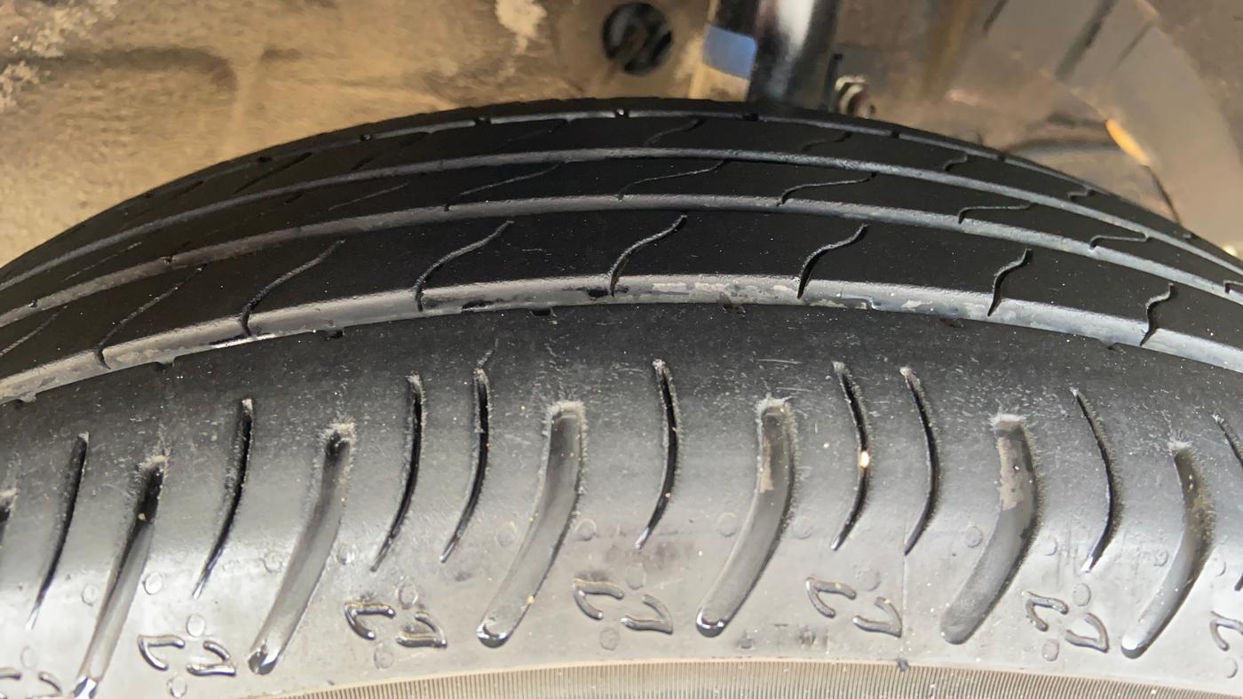 2024 Maruti XL6 ALPHA PLUS AT, Petrol, Automatic, 25,334 km, Right Front Tyre Tread