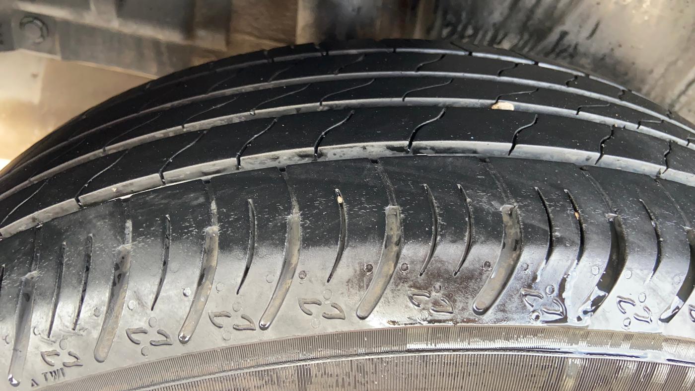 2024 Maruti XL6 ALPHA PLUS AT, Petrol, Automatic, 25,334 km, Right Rear Tyre Tread