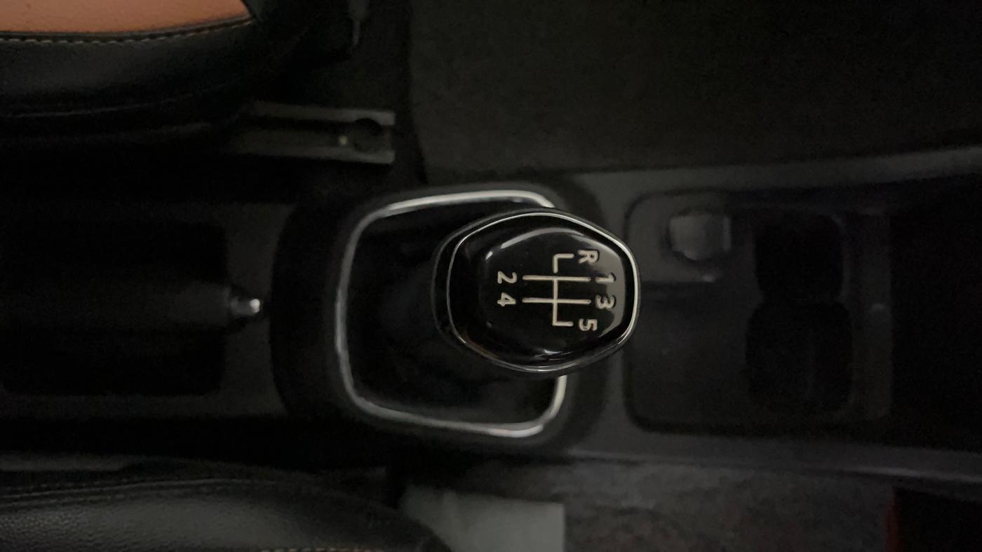2019 Renault Kwid RXT 1.0 (O), Petrol, Manual, 36,665 km, Gear Lever