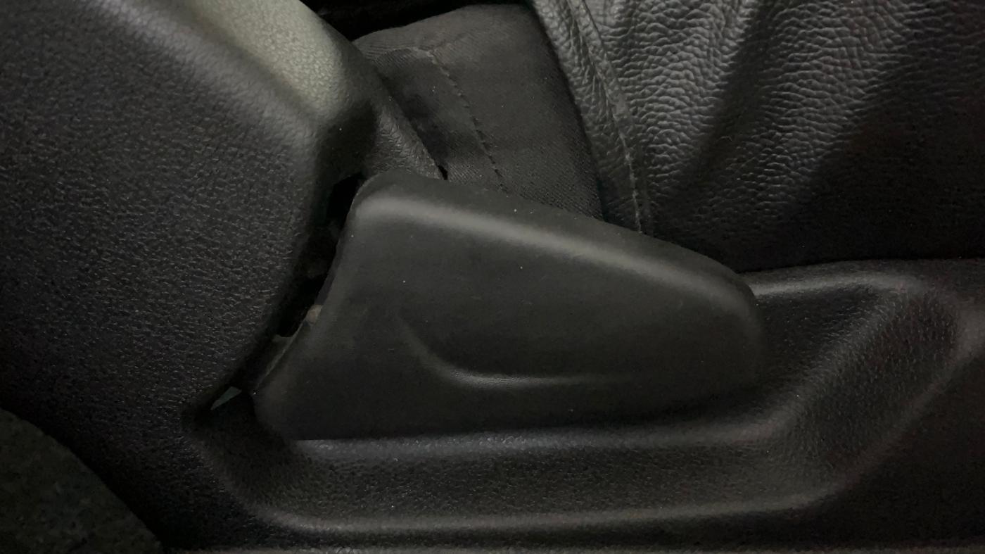 2019 Renault Kwid RXT 1.0 (O), Petrol, Manual, 36,665 km, Driver Side Adjustment Panel