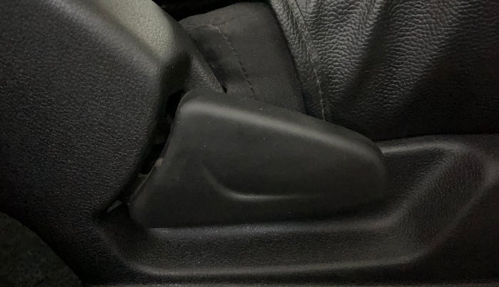 2019 Renault Kwid RXT 1.0 (O), Petrol, Manual, 36,476 km, Driver Side Adjustment Panel