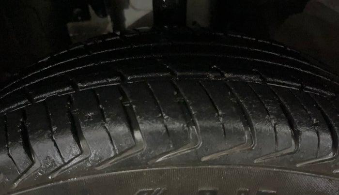 2019 Renault Kwid RXT 1.0 (O), Petrol, Manual, 36,476 km, Left Front Tyre Tread
