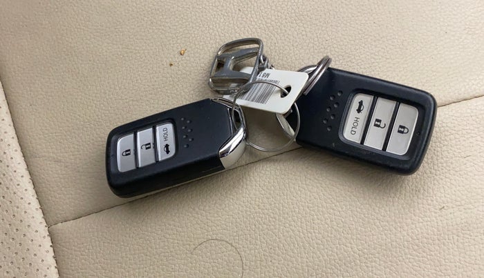 2022 Honda City 1.5L I-VTEC V MT 5TH GEN, Petrol, Manual, 60,849 km, Key Close Up