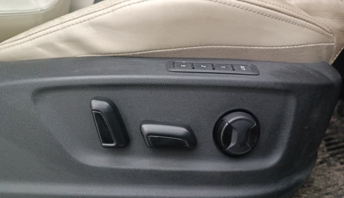 2017 Skoda Kodiaq STYLE 2.0 TDI 4X4 AT, Diesel, Automatic, 1,00,397 km, Driver Side Adjustment Panel