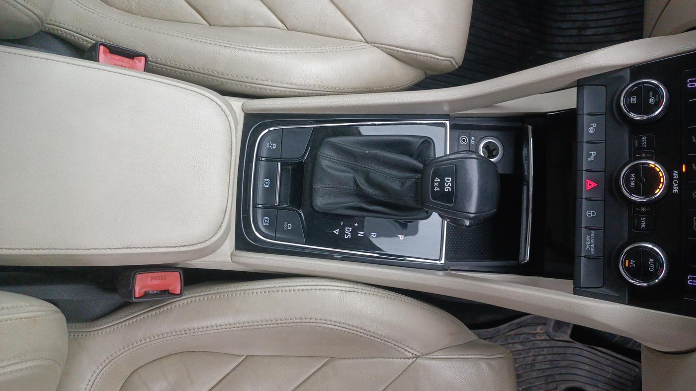 2017 Skoda Kodiaq STYLE 2.0 TDI 4X4 AT, Diesel, Automatic, 1,00,397 km, Gear Lever