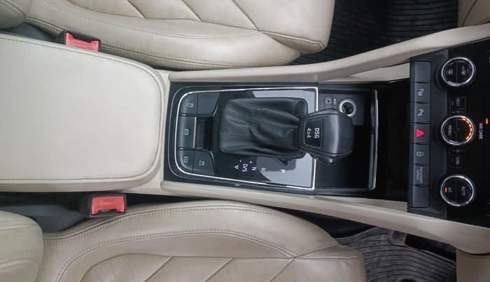 2017 Skoda Kodiaq STYLE 2.0 TDI 4X4 AT, Diesel, Automatic, 1,00,397 km, Gear Lever
