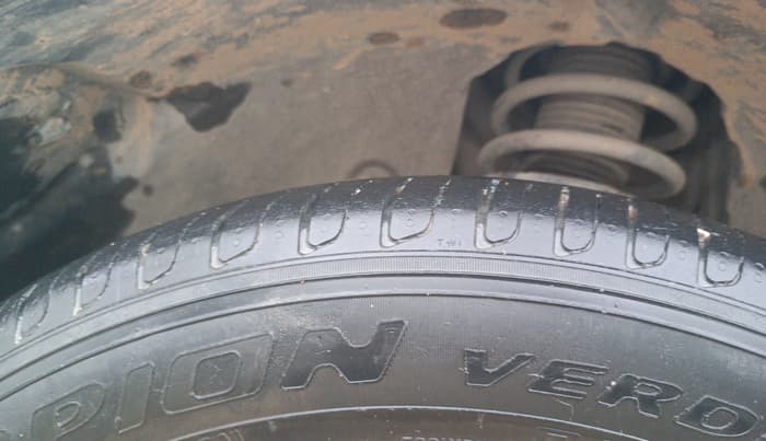 2017 Skoda Kodiaq STYLE 2.0 TDI 4X4 AT, Diesel, Automatic, 1,00,397 km, Left Front Tyre Tread