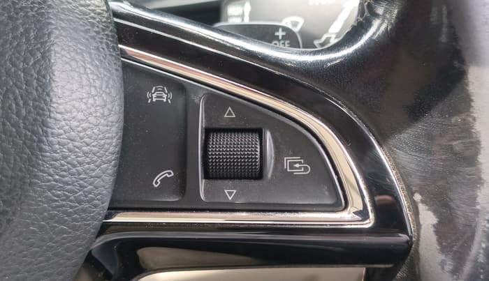 2017 Skoda Kodiaq STYLE 2.0 TDI 4X4 AT, Diesel, Automatic, 1,00,397 km, Adaptive Cruise Control