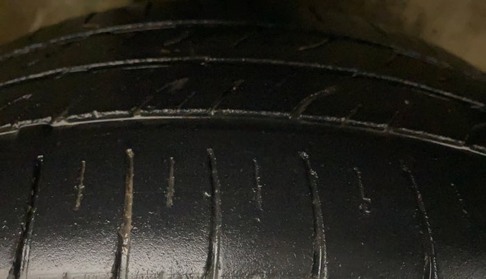 2013 Maruti Alto K10 VXI, Petrol, Manual, 97,628 km, Right Front Tyre Tread
