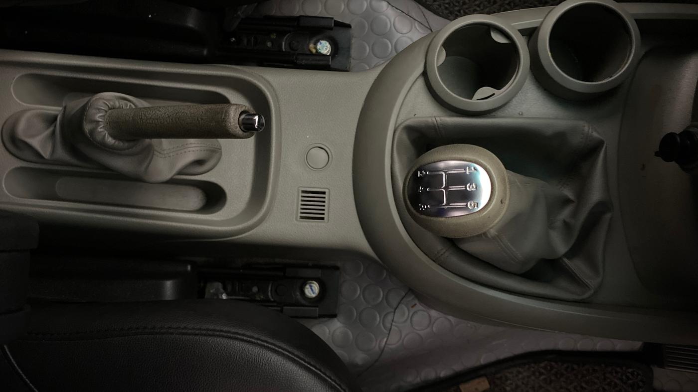 2016 Mahindra NUVOSPORT N8, Diesel, Manual, 75,995 km, Gear Lever