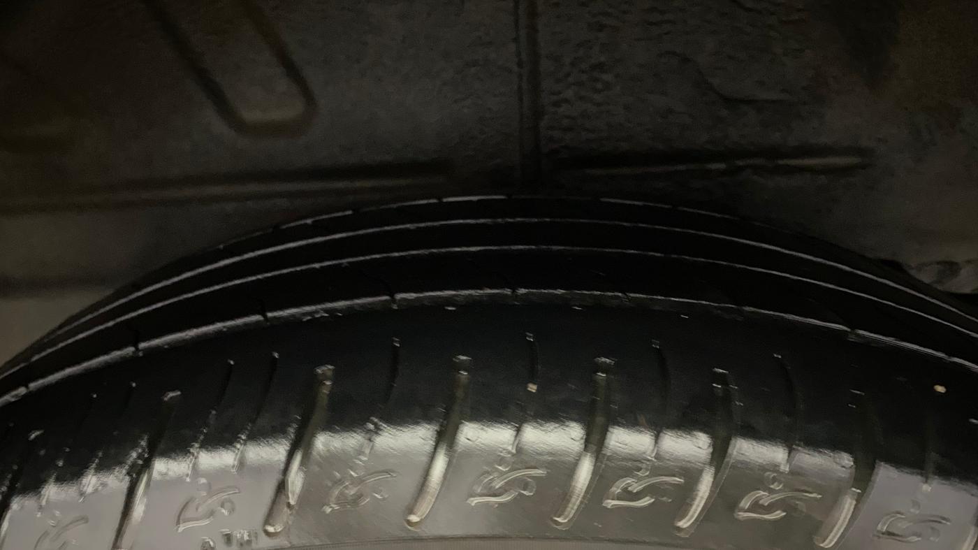 2016 Mahindra NUVOSPORT N8, Diesel, Manual, 75,995 km, Left Rear Tyre Tread