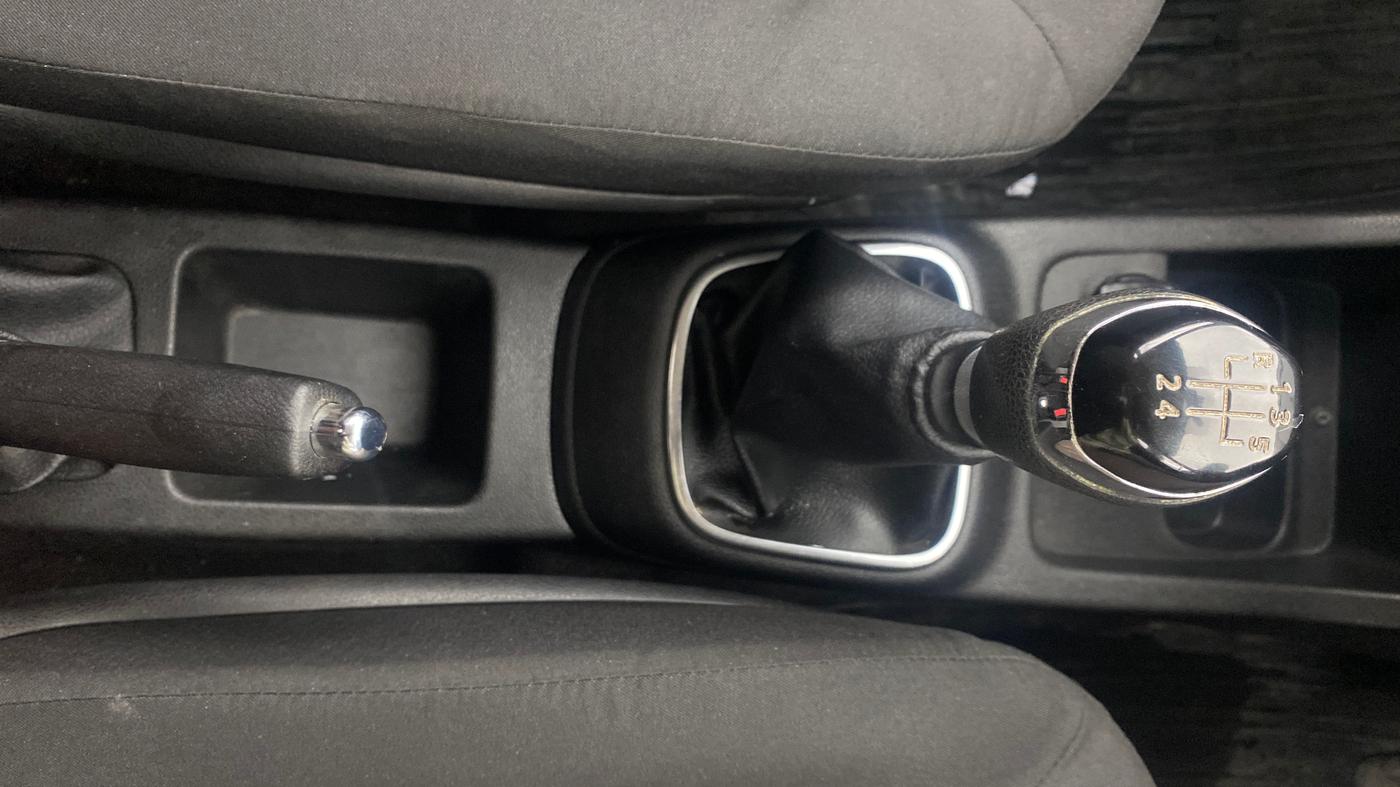2019 Renault Kwid RXT 0.8 (O), Petrol, Manual, 36,329 km, Gear Lever