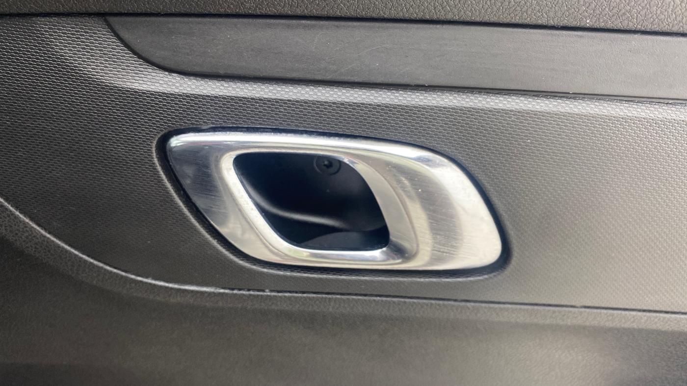 2019 Renault Kwid RXT 0.8 (O), Petrol, Manual, 36,329 km, Driver Side Door Panels Control