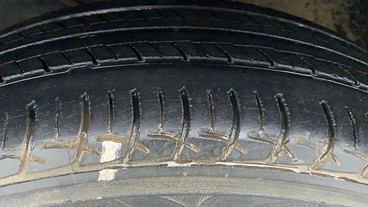 2018 Maruti Baleno DELTA PETROL 1.2, Petrol, Manual, 50,466 km, Left Front Tyre Tread