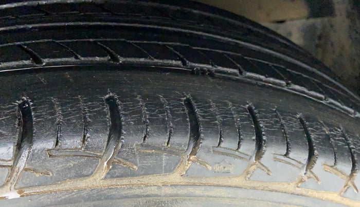 2018 Maruti Baleno DELTA PETROL 1.2, Petrol, Manual, 50,466 km, Right Front Tyre Tread