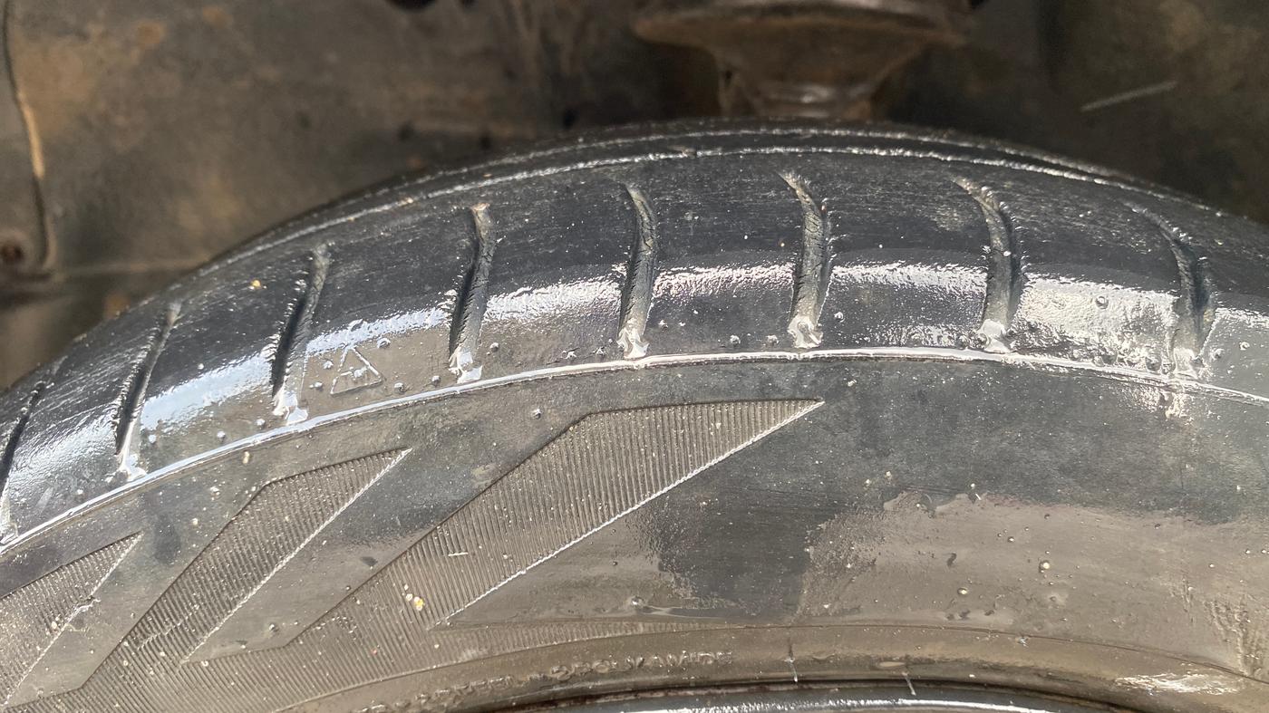 2015 Maruti Wagon R 1.0 VXI, Petrol, Manual, 98,086 km, Left Front Tyre Tread