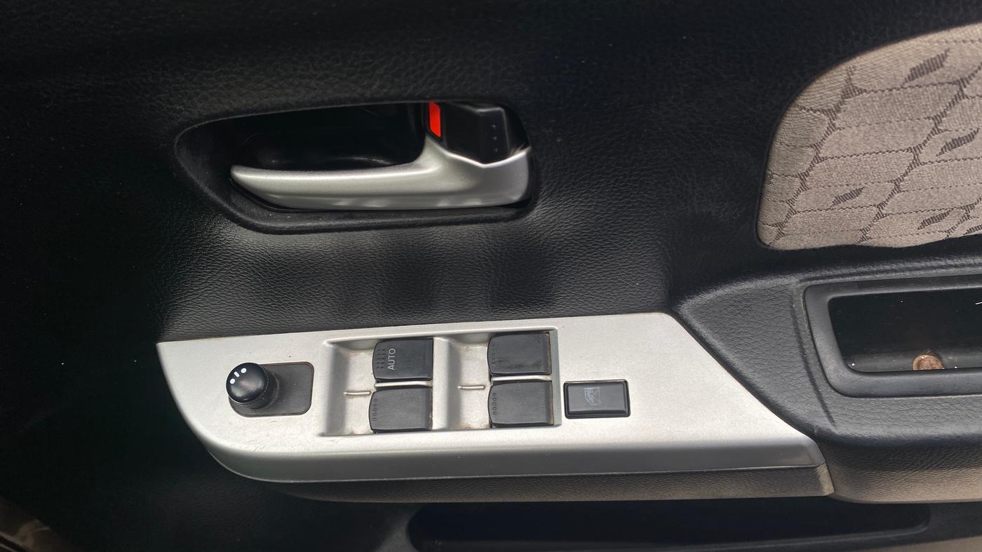 2015 Maruti Wagon R 1.0 VXI, Petrol, Manual, 98,086 km, Driver Side Door Panels Control