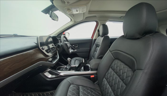 2021 Tata Harrier XT+ 2.0 KRYOTEC, Diesel, Manual, 27,904 km, Right Side Front Door Cabin