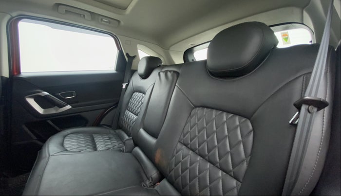 2021 Tata Harrier XT+ 2.0 KRYOTEC, Diesel, Manual, 27,904 km, Right Side Rear Door Cabin